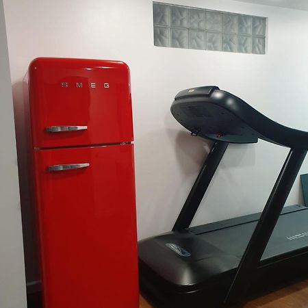 Cheerful 2 Bedroom And Lounge Town House With Free Parking Bucureşti Eksteriør bilde