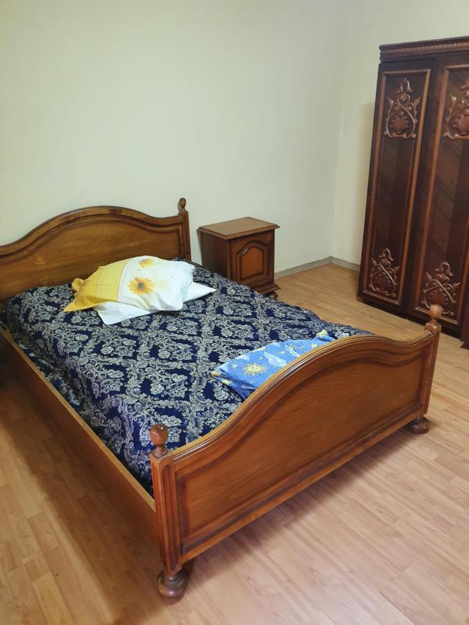 Cheerful 2 Bedroom And Lounge Town House With Free Parking Bucureşti Eksteriør bilde