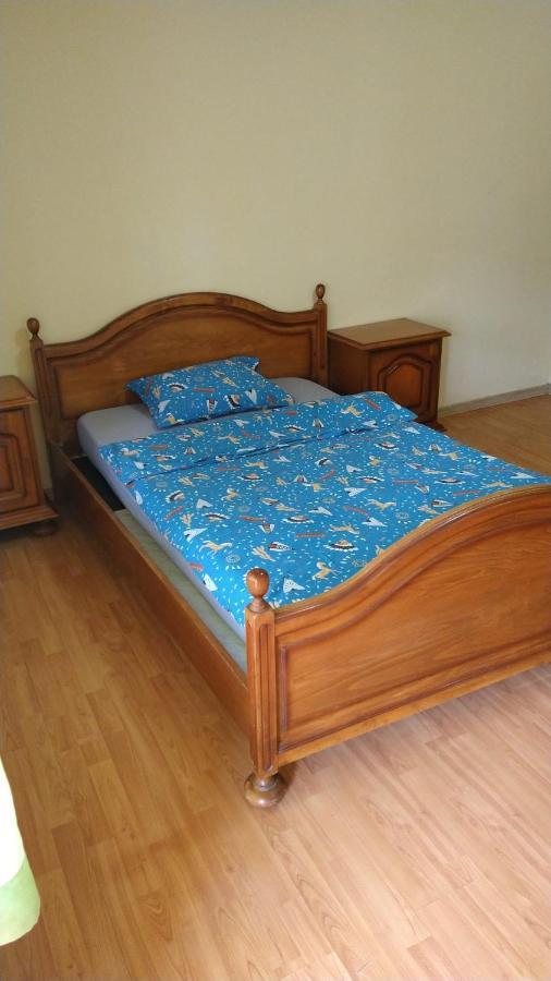 Cheerful 2 Bedroom And Lounge Town House With Free Parking Bucureşti Eksteriør bilde