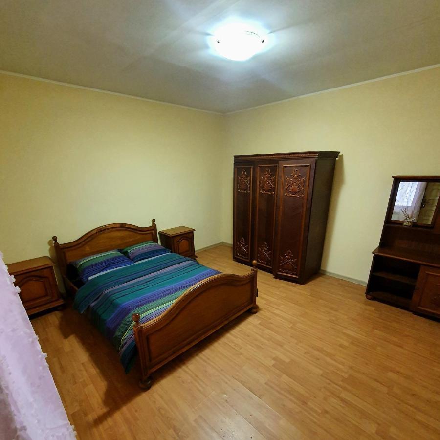 Cheerful 2 Bedroom And Lounge Town House With Free Parking Bucureşti Eksteriør bilde