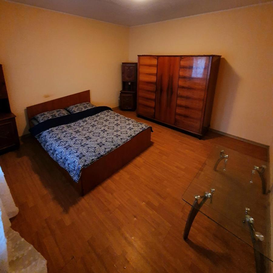 Cheerful 2 Bedroom And Lounge Town House With Free Parking Bucureşti Eksteriør bilde