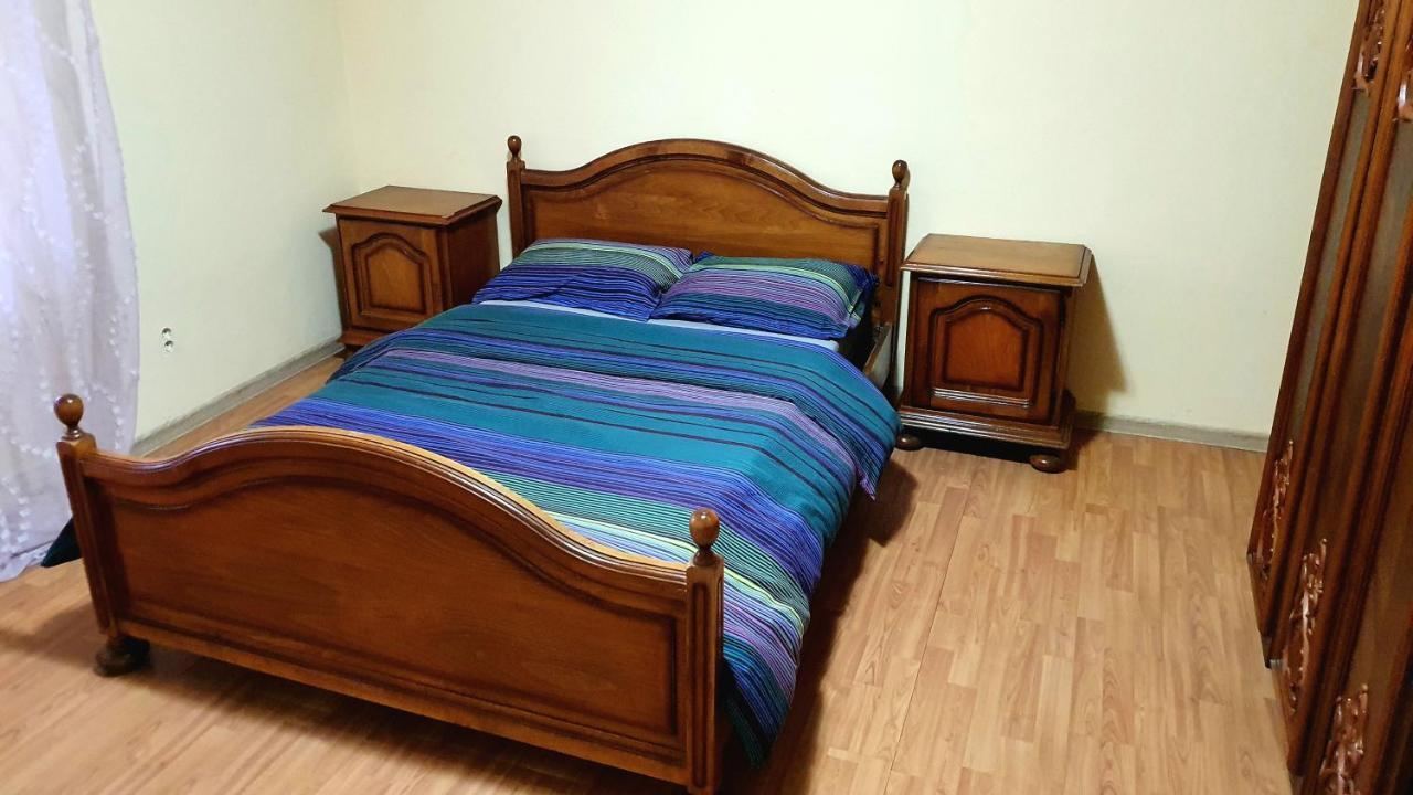 Cheerful 2 Bedroom And Lounge Town House With Free Parking Bucureşti Eksteriør bilde