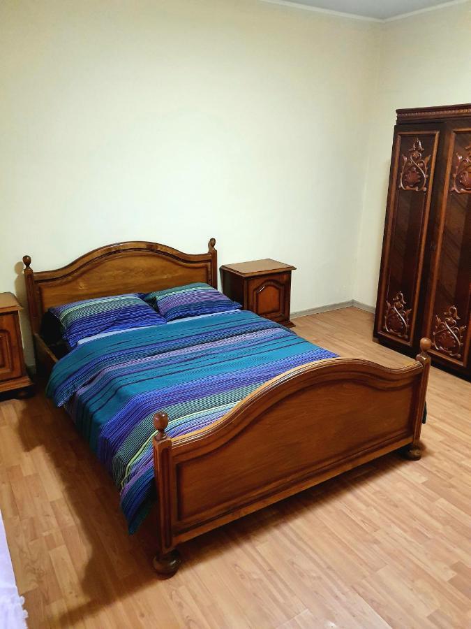 Cheerful 2 Bedroom And Lounge Town House With Free Parking Bucureşti Eksteriør bilde