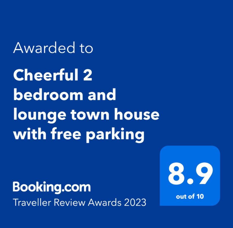 Cheerful 2 Bedroom And Lounge Town House With Free Parking Bucureşti Eksteriør bilde