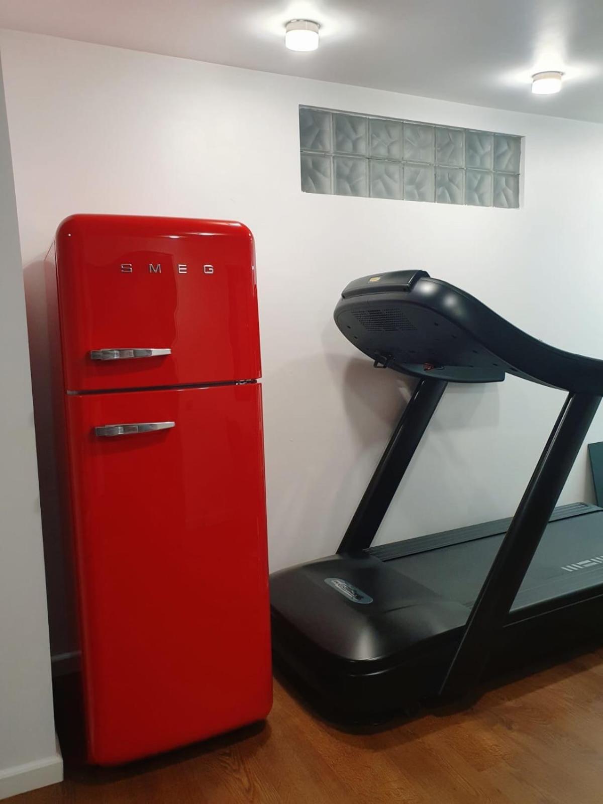 Cheerful 2 Bedroom And Lounge Town House With Free Parking Bucureşti Eksteriør bilde