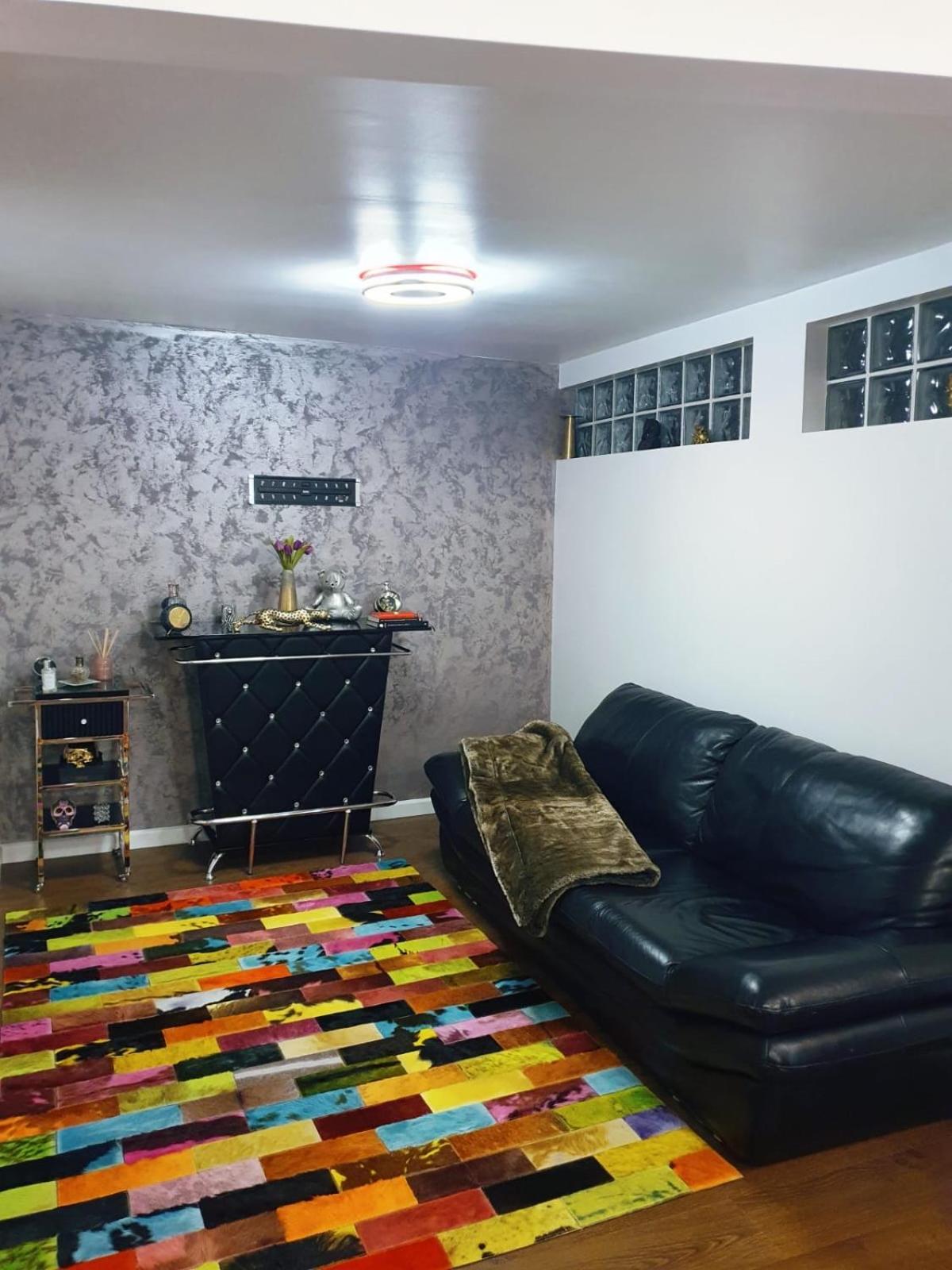 Cheerful 2 Bedroom And Lounge Town House With Free Parking Bucureşti Eksteriør bilde