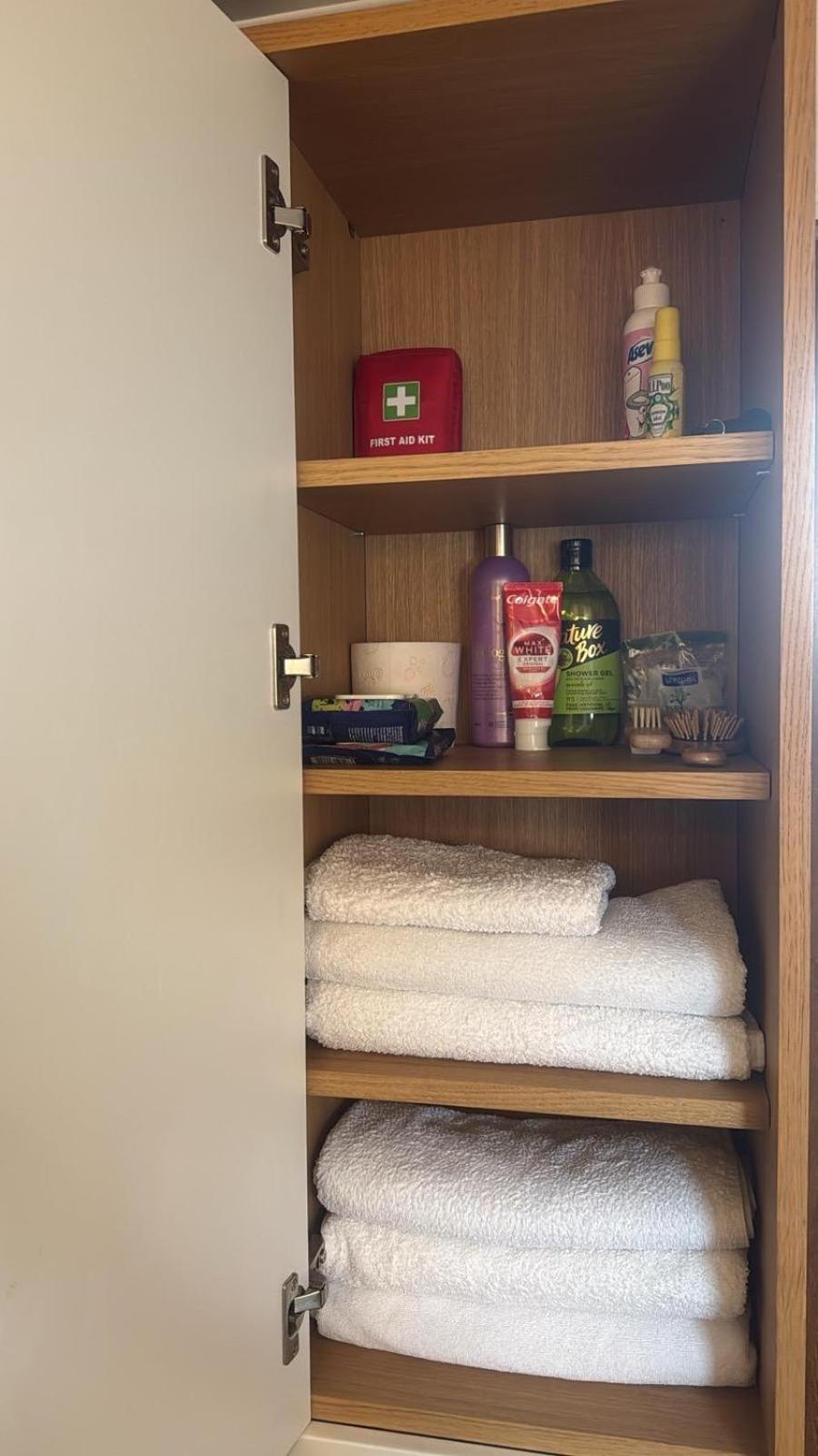 Cheerful 2 Bedroom And Lounge Town House With Free Parking Bucureşti Eksteriør bilde