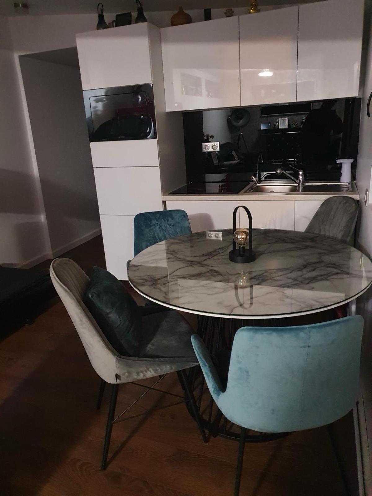 Cheerful 2 Bedroom And Lounge Town House With Free Parking Bucureşti Eksteriør bilde